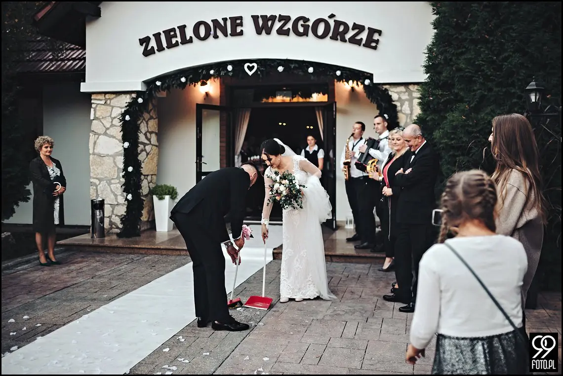 Zielone Wzgórze Koniusza, fotograf ślubny Proszowice, garbus do ślubu