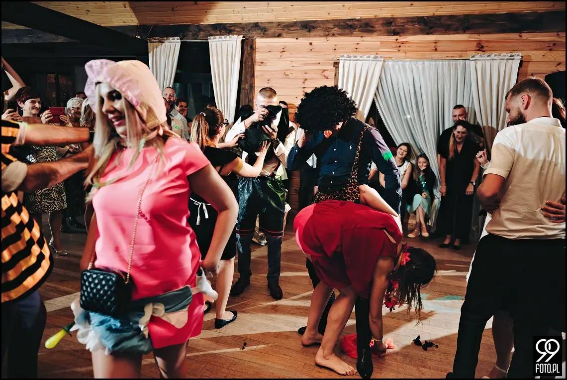 Zielone Wzgórze Koniusza, fotograf ślubny Proszowice, garbus do ślubu