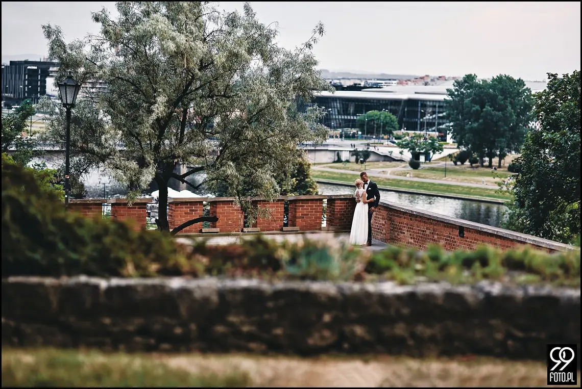 pomysł na sesję zdjęciową, ciekawe miejsca w krakowie, zdjęcia pary młodej w plenerze