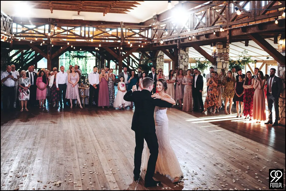 wesele w stylu boho, wesele w stodole, ślub w klimacie rustykalnym