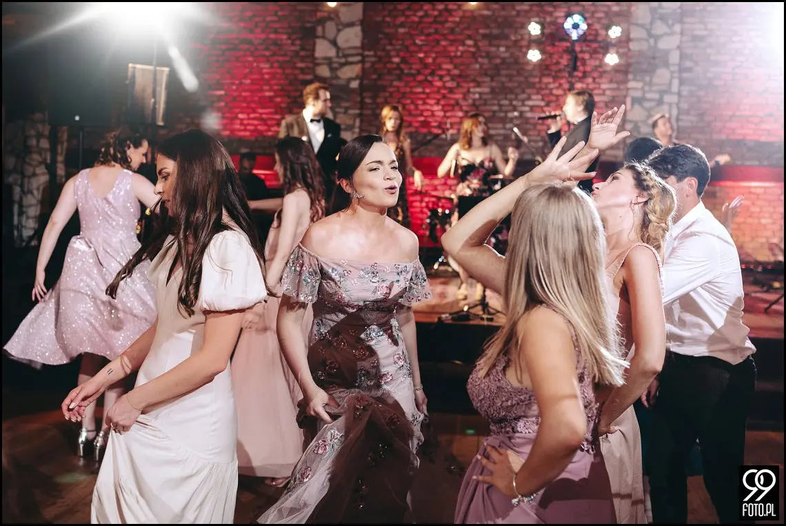 wesele w stylu boho, wesele w stodole, ślub w klimacie rustykalnym