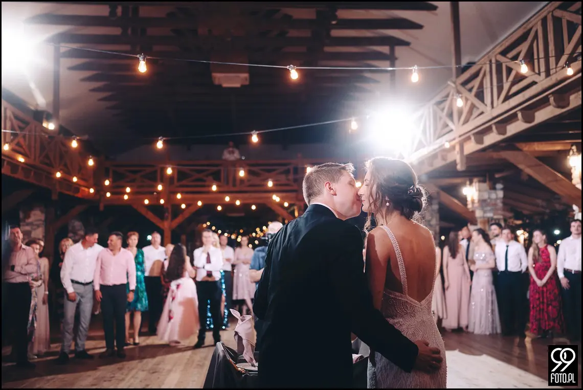 wesele w stylu boho, wesele w stodole, ślub w klimacie rustykalnym