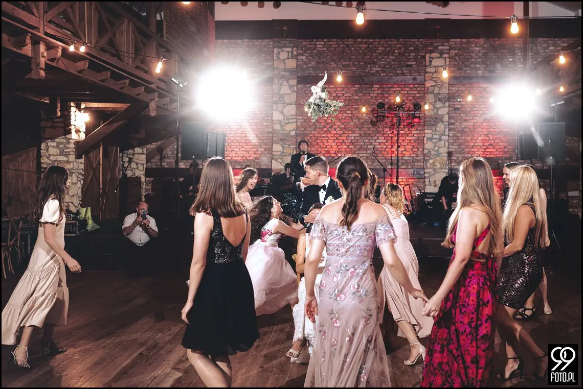 wesele w stylu boho, wesele w stodole, ślub w klimacie rustykalnym