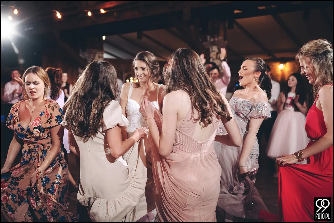 wesele w stylu boho, wesele w stodole, ślub w klimacie rustykalnym