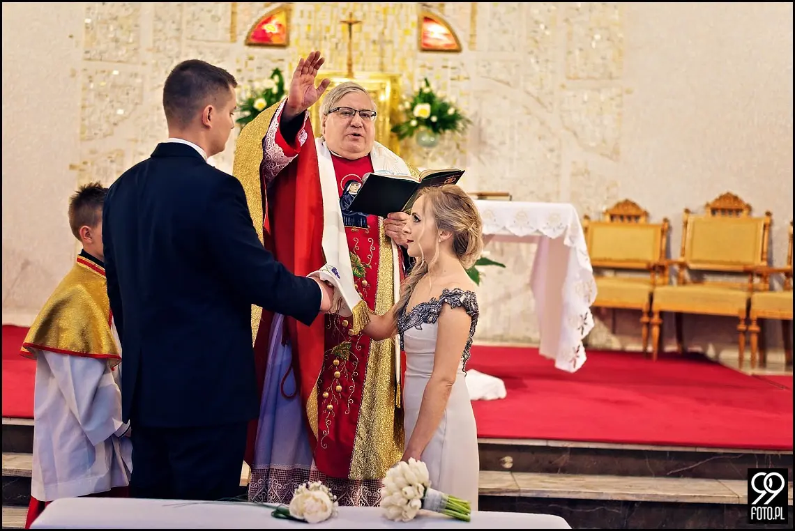 fotograf na wesele kraków,reportaż ślubny kraków,zdjęcia ślubne dom weselny karolinka