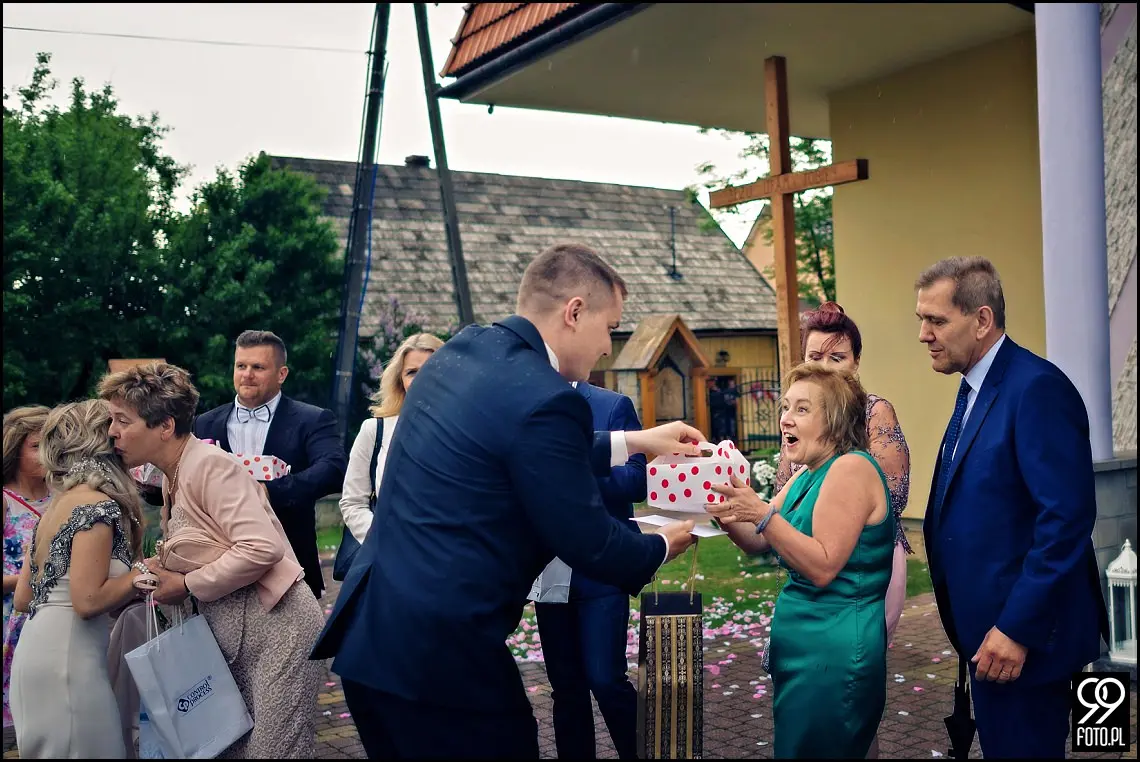 fotograf na wesele kraków,reportaż ślubny kraków,zdjęcia ślubne dom weselny karolinka