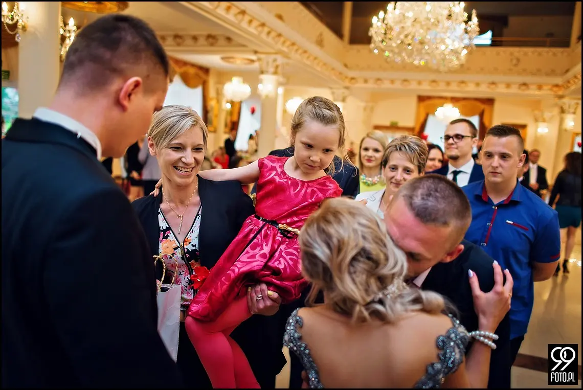 fotograf na wesele kraków,reportaż ślubny kraków,zdjęcia ślubne dom weselny karolinka