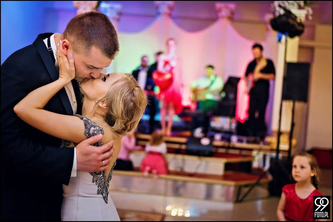 fotograf na wesele kraków,reportaż ślubny kraków,zdjęcia ślubne dom weselny karolinka