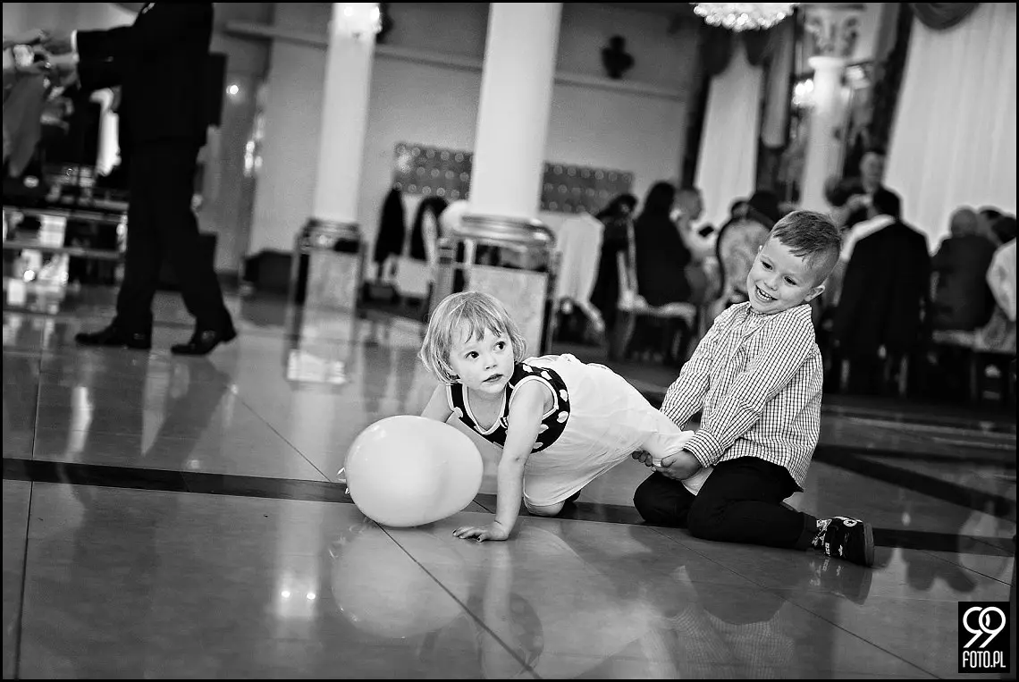 fotograf na wesele kraków,reportaż ślubny kraków,zdjęcia ślubne dom weselny karolinka