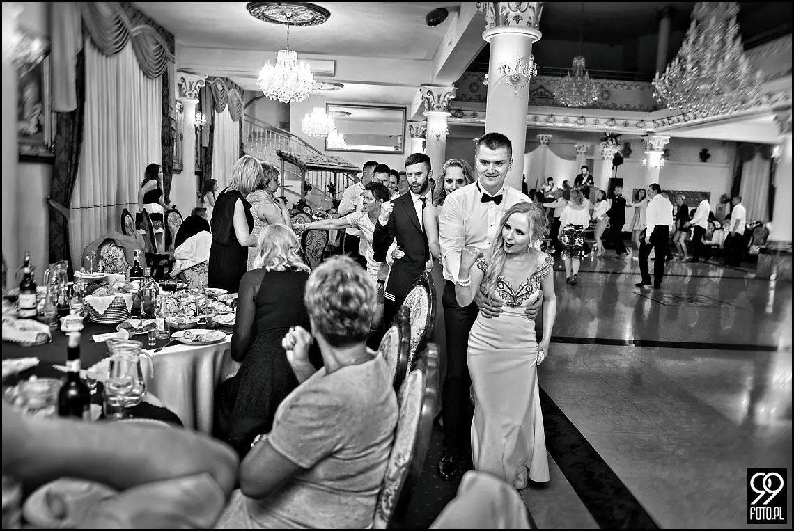fotograf na wesele kraków,reportaż ślubny kraków,zdjęcia ślubne dom weselny karolinka