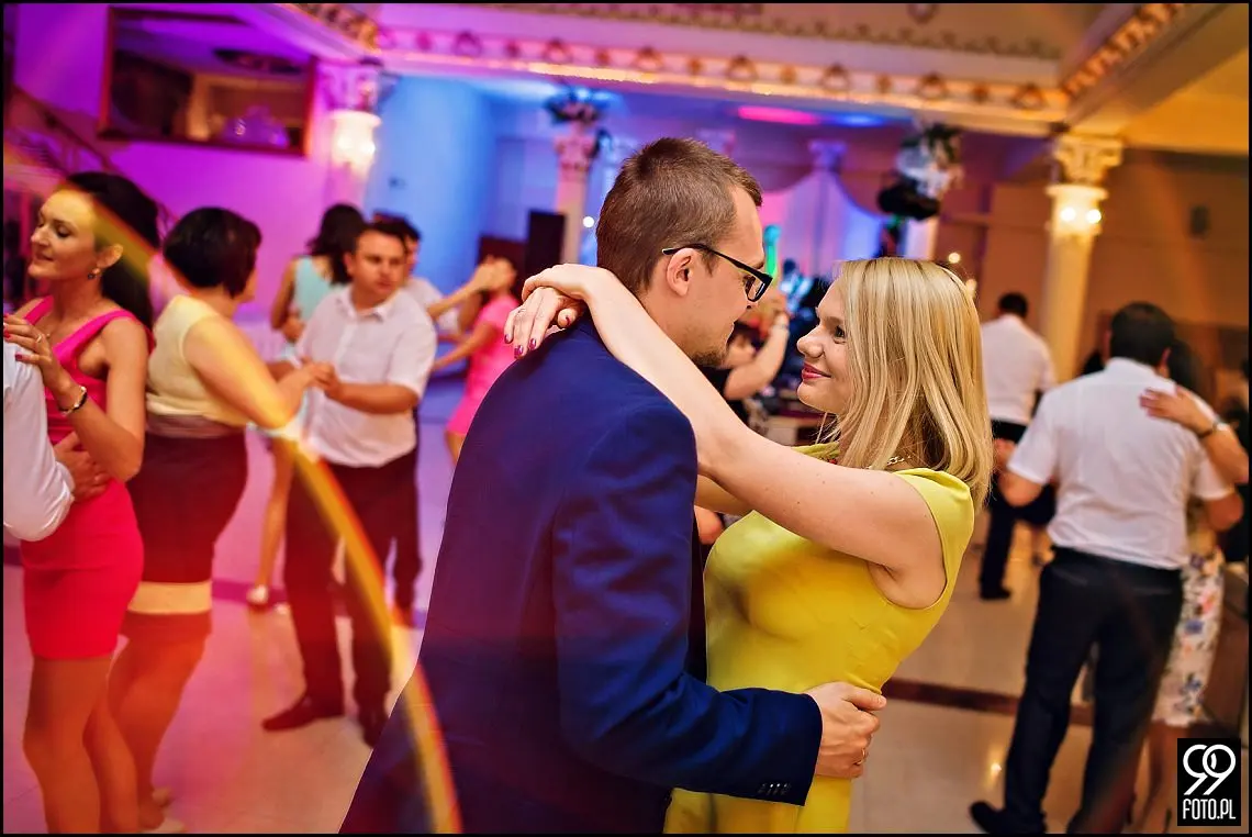 fotograf na wesele kraków,reportaż ślubny kraków,zdjęcia ślubne dom weselny karolinka