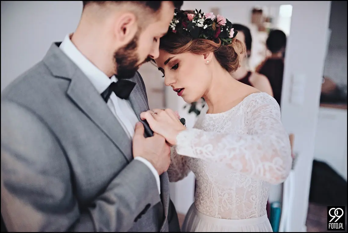 zdjecia slubne zima, zimowa suknia ślubna, zimowe dekoracje weselne, ślub w lutym