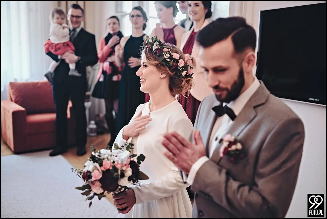 zdjecia slubne zima, zimowa suknia ślubna, zimowe dekoracje weselne, ślub w lutym