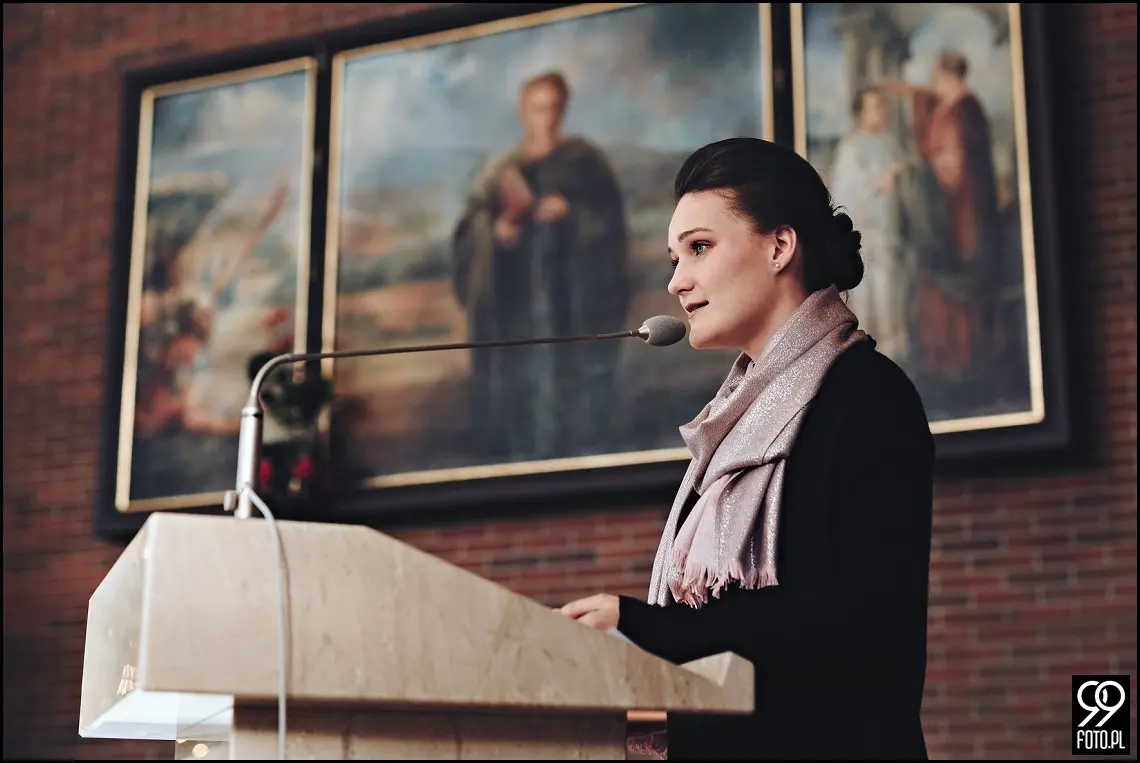 zdjecia slubne zima, zimowa suknia ślubna, zimowe dekoracje weselne, ślub w lutym