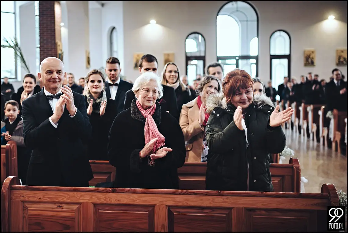 zdjecia slubne zima, zimowa suknia ślubna, zimowe dekoracje weselne, ślub w lutym