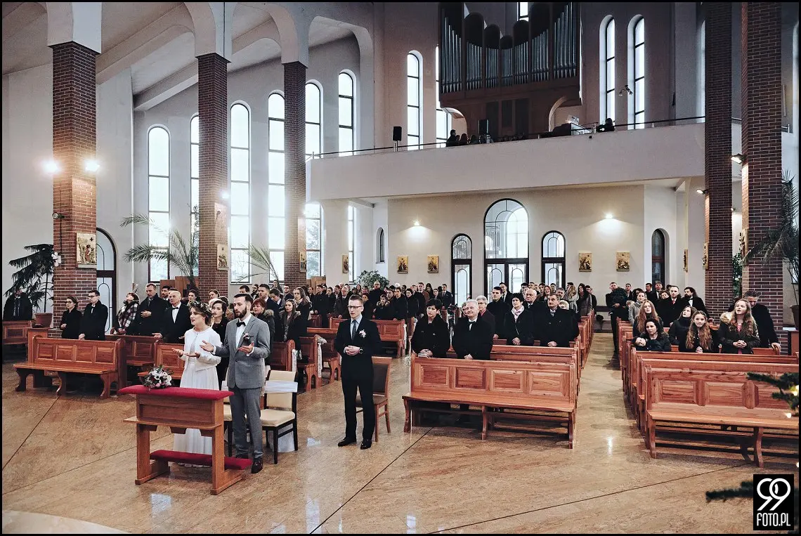 zdjecia slubne zima, zimowa suknia ślubna, zimowe dekoracje weselne, ślub w lutym