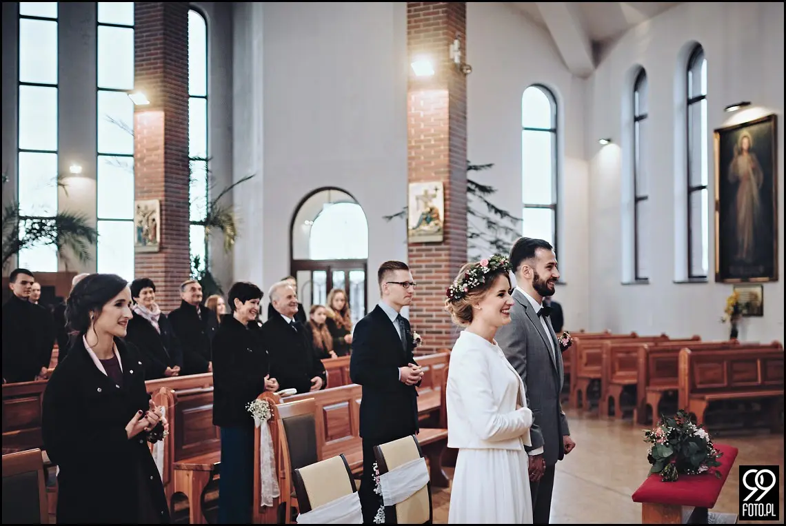 zdjecia slubne zima, zimowa suknia ślubna, zimowe dekoracje weselne, ślub w lutym