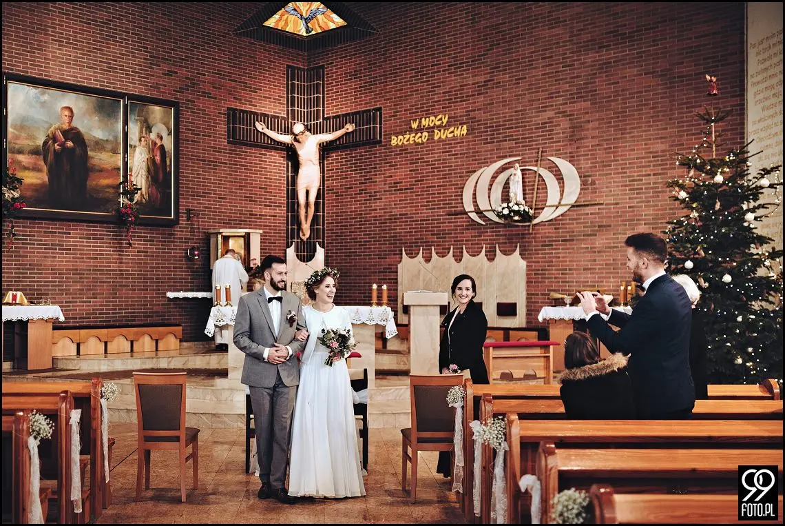 zdjecia slubne zima, zimowa suknia ślubna, zimowe dekoracje weselne, ślub w lutym