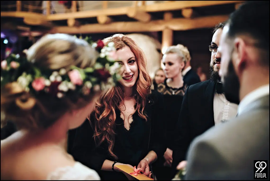 zdjecia slubne zima, zimowa suknia ślubna, zimowe dekoracje weselne, ślub w lutym