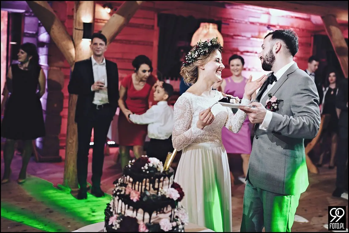 zdjecia slubne zima, zimowa suknia ślubna, zimowe dekoracje weselne, ślub w lutym