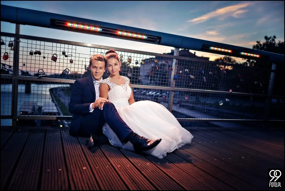 plener ślubny kraków,zdjęcia ślubne kładka bernatka