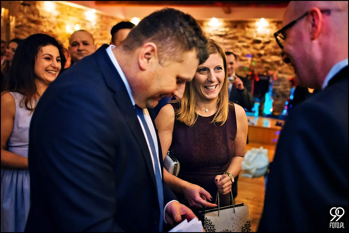 zdjęcia ślubne folwark stara winiarnia,fotograf na ślub mszana dolna,fotograf na ślub cywilny