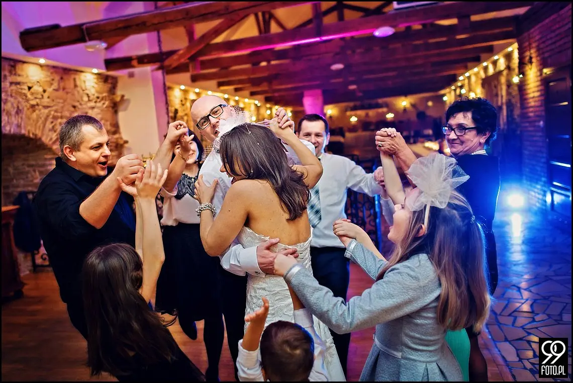 zdjęcia ślubne folwark stara winiarnia,fotograf na ślub mszana dolna,fotograf na ślub cywilny