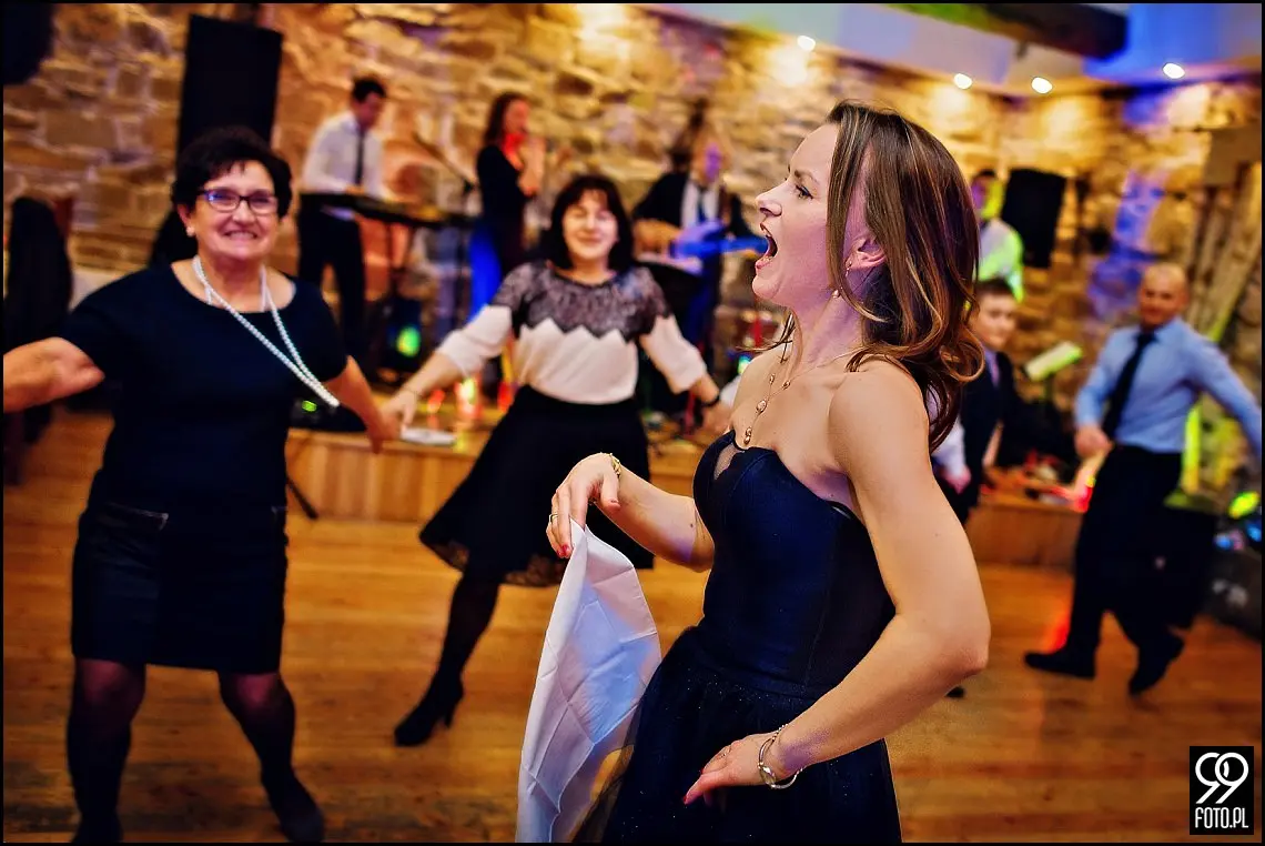 zdjęcia ślubne folwark stara winiarnia,fotograf na ślub mszana dolna,fotograf na ślub cywilny