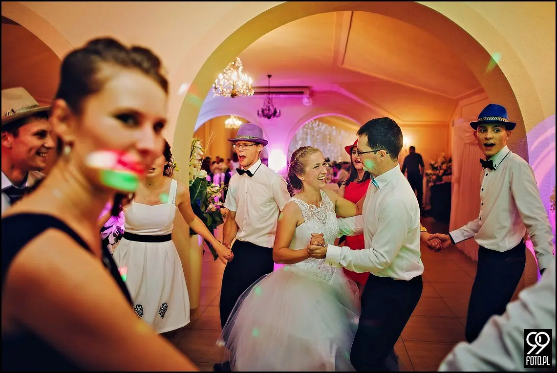 fotograf na wesele kraków,reportaż ślubny bolechowiece,dom weselny u niedźwiedzia