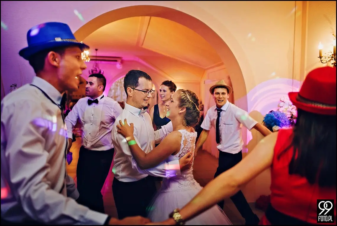 fotograf na wesele kraków,reportaż ślubny bolechowiece,dom weselny u niedźwiedzia