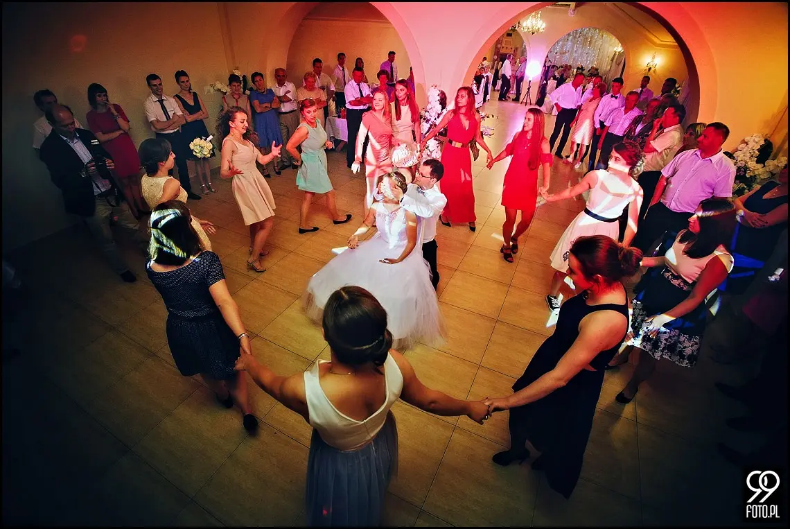 fotograf na wesele kraków,reportaż ślubny bolechowiece,dom weselny u niedźwiedzia