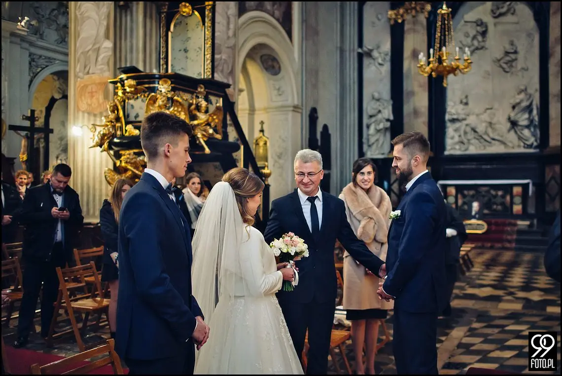 reportaż ślubny kościół Świętej anny kraków,zdjęcia ślubne hotel europejski