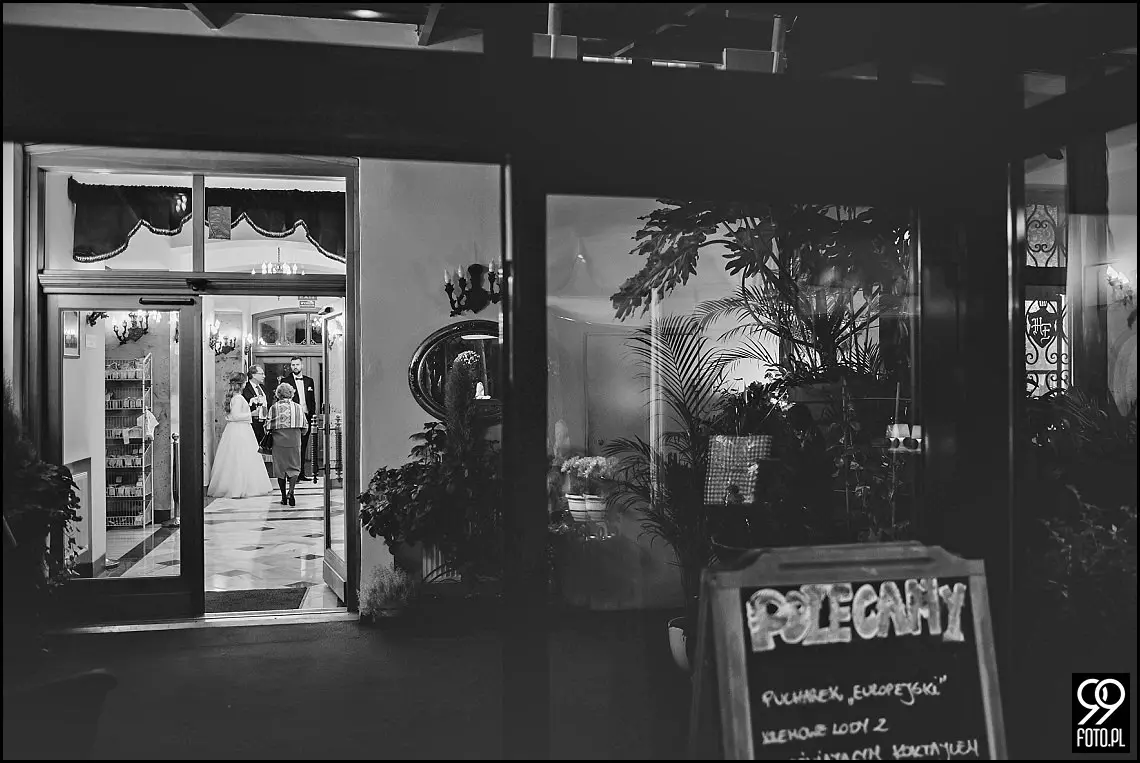 reportaż ślubny kościół Świętej anny kraków,zdjęcia ślubne hotel europejski