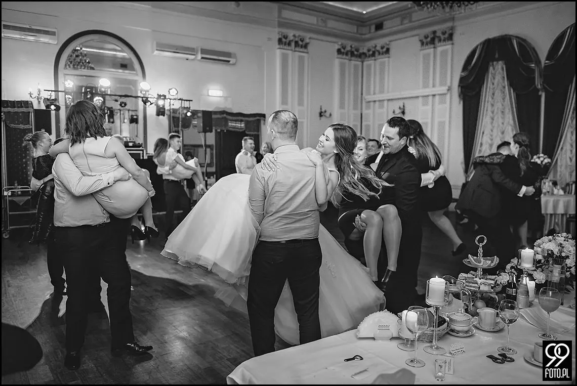 reportaż ślubny kościół Świętej anny kraków,zdjęcia ślubne hotel europejski