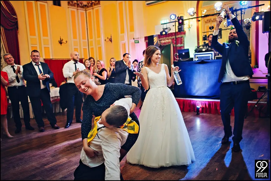 reportaż ślubny kościół Świętej anny kraków,zdjęcia ślubne hotel europejski