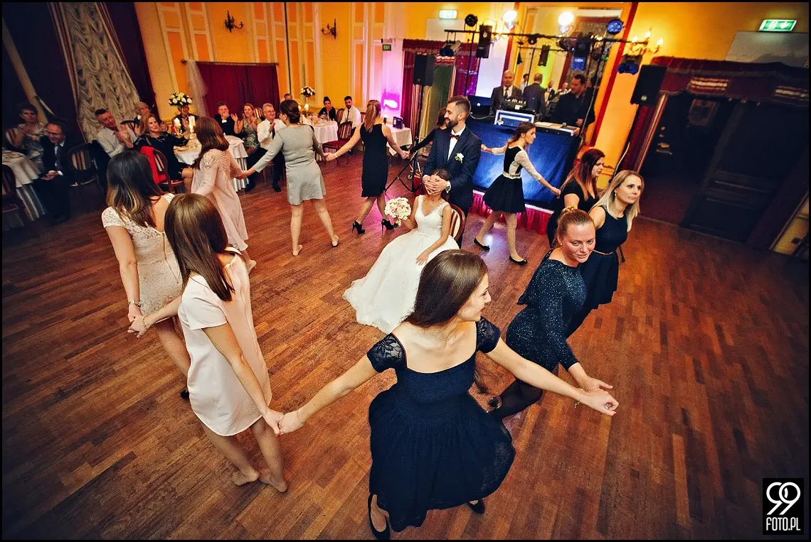 reportaż ślubny kościół Świętej anny kraków,zdjęcia ślubne hotel europejski