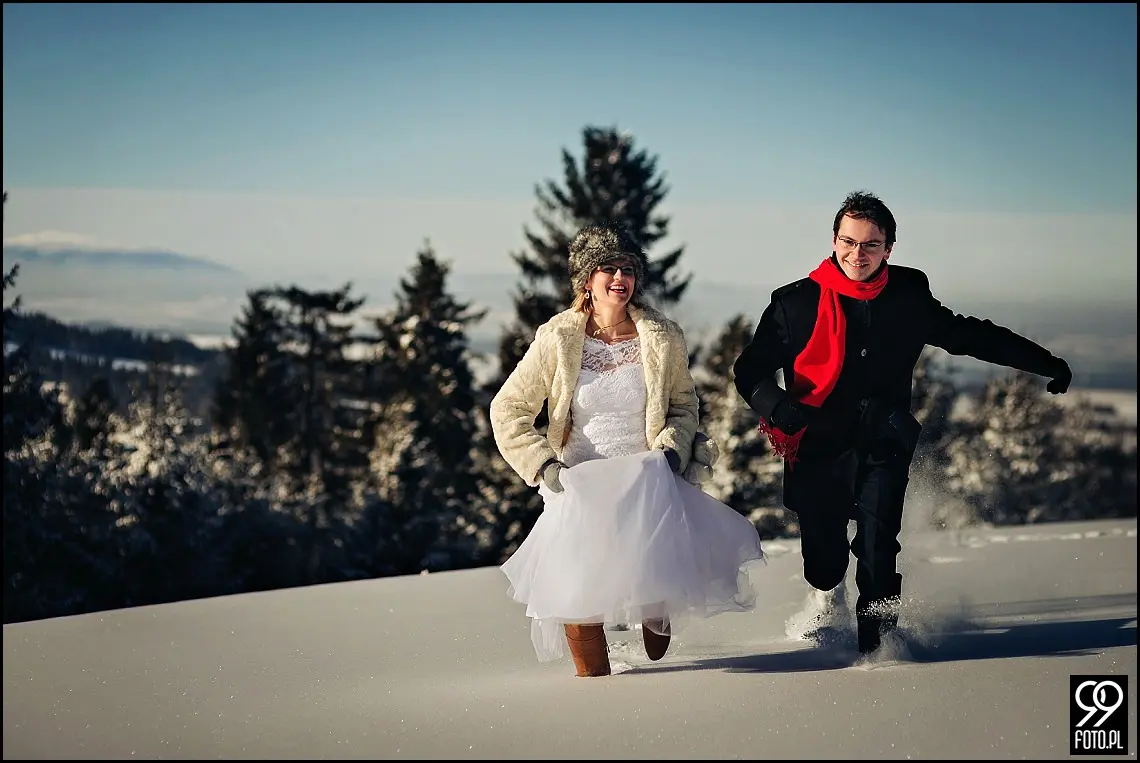zimowa sesja ślubna w górach,plener ślubny czarna góra
