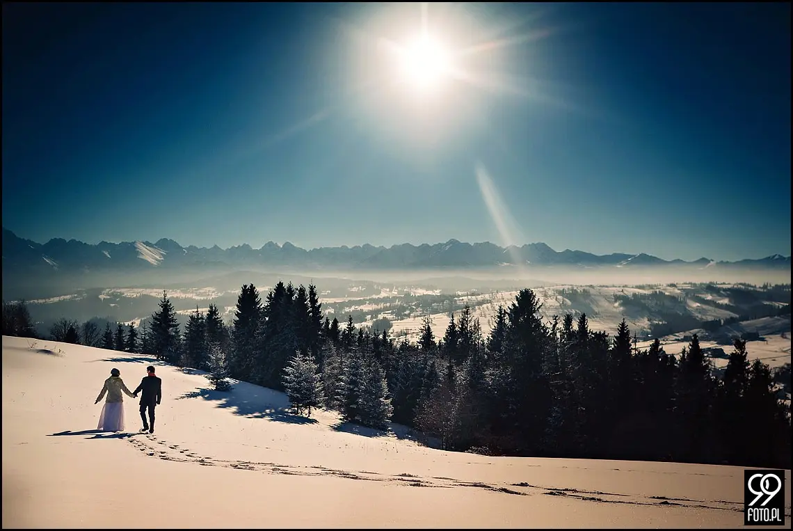 zimowa sesja ślubna w górach,plener ślubny czarna góra