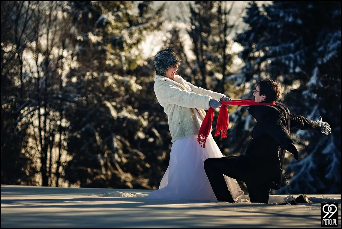 zimowa sesja ślubna w górach,plener ślubny czarna góra
