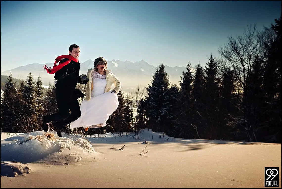 zimowa sesja ślubna w górach,plener ślubny czarna góra