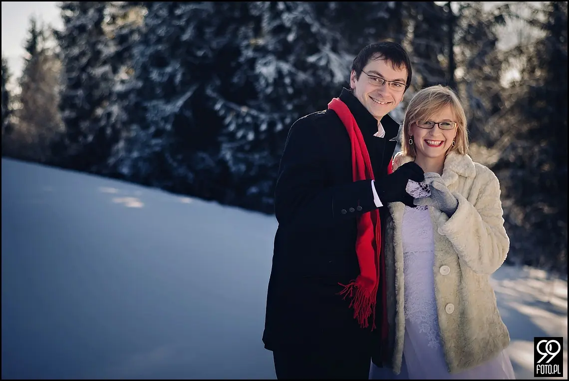 zimowa sesja ślubna w górach,plener ślubny czarna góra