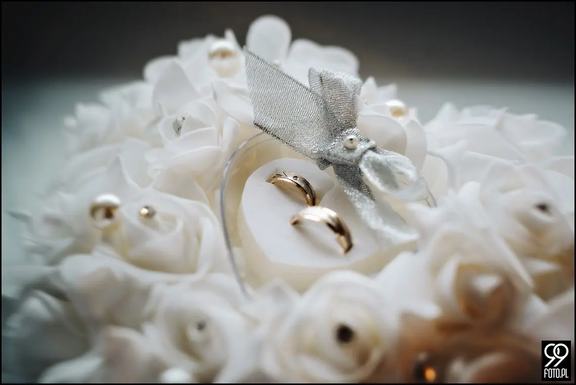 Zimowy ślub Kraków, Kościół na Szkanych Domach, reportaż ślubny Nowa Huta