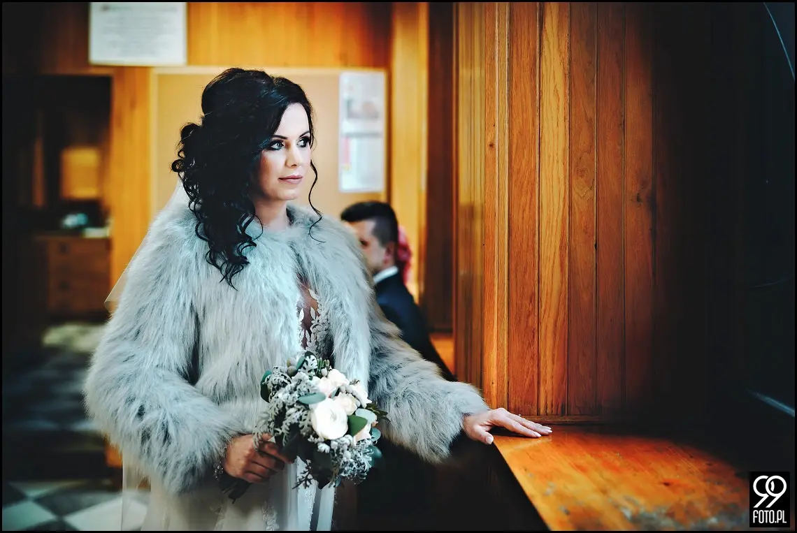 Zimowy ślub Kraków, Kościół na Szkanych Domach, reportaż ślubny Nowa Huta