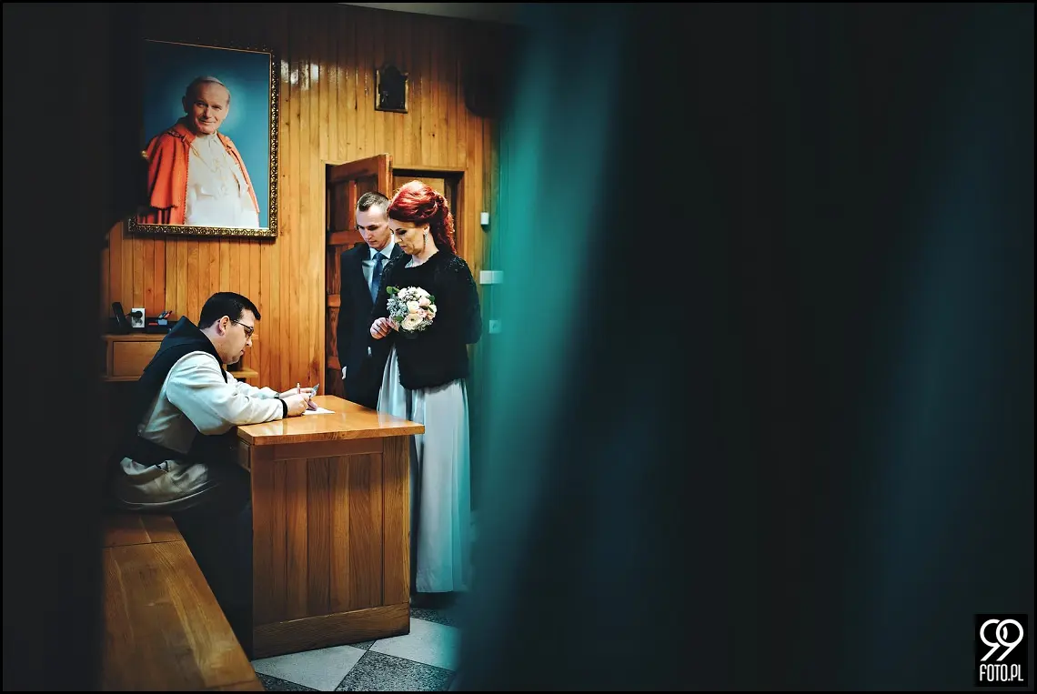 Zimowy ślub Kraków, Kościół na Szkanych Domach, reportaż ślubny Nowa Huta