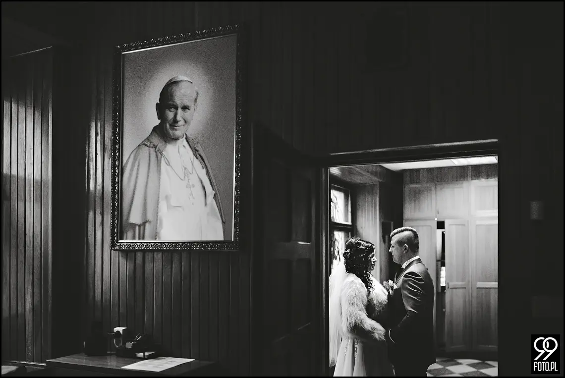 Zimowy ślub Kraków, Kościół na Szkanych Domach, reportaż ślubny Nowa Huta