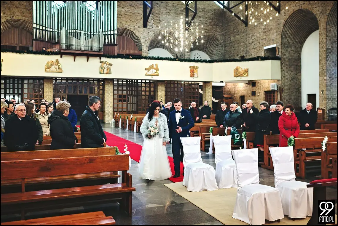 Zimowy ślub Kraków, Kościół na Szkanych Domach, reportaż ślubny Nowa Huta