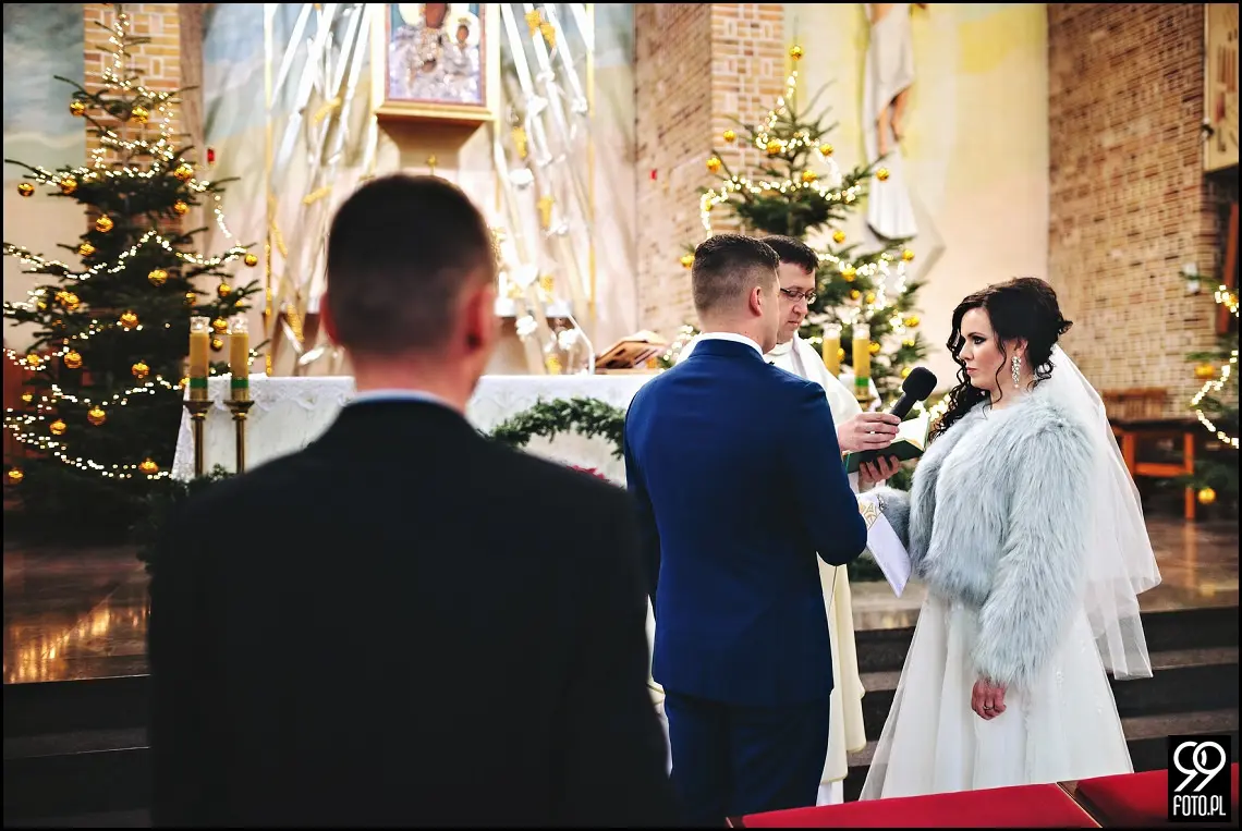 Zimowy ślub Kraków, Kościół na Szkanych Domach, reportaż ślubny Nowa Huta