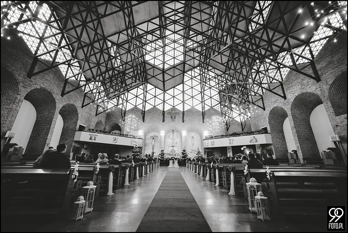 Zimowy ślub Kraków, Kościół na Szkanych Domach, reportaż ślubny Nowa Huta