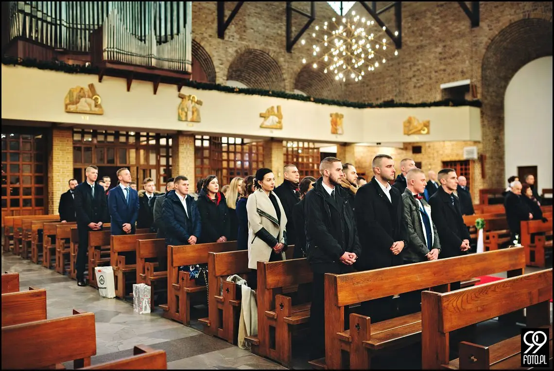 Zimowy ślub Kraków, Kościół na Szkanych Domach, reportaż ślubny Nowa Huta