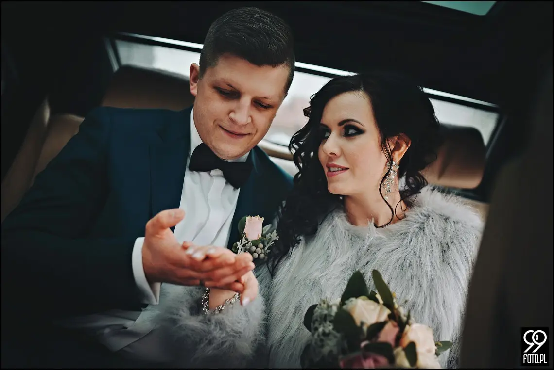 Zimowy ślub Kraków, Kościół na Szkanych Domach, reportaż ślubny Nowa Huta